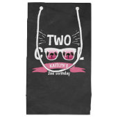 Tweede verjaardag van twee kool-meisjes klein cadeauzakje (Voorkant)