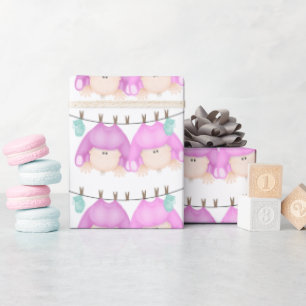 Tweeling babymeisjes op papier voor het inpakken v