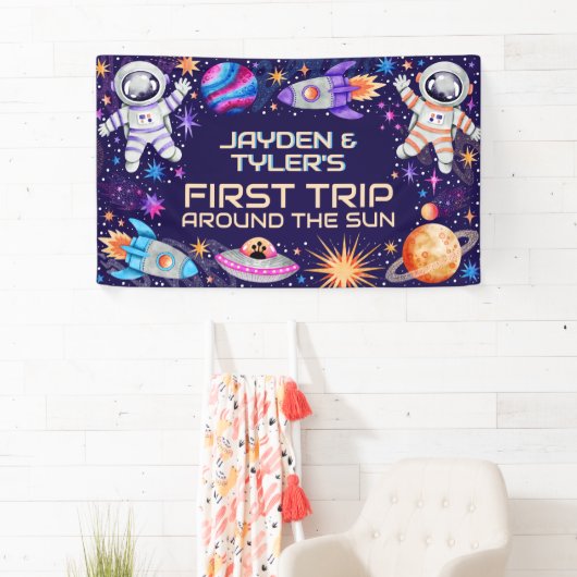 Tweeling eerste reis rond het sterrenstelsel van d spandoek (Insitu)