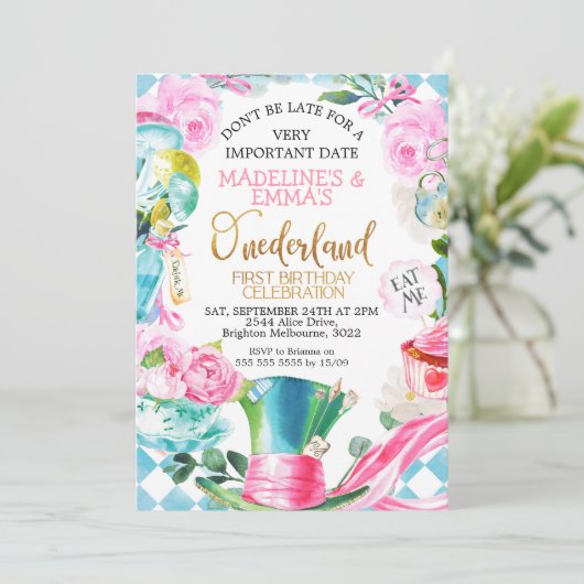 Tweeling Roze Blauw Alice In Onederland 1e Verjaar Kaart (Staand voorkant)