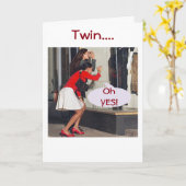 TWEELING ZEGT JA TEGEN DE KLEDING-VERJAARDAG WINKE KAART (Gele Bloem)