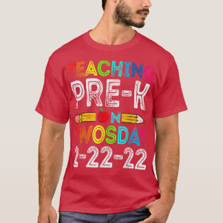 Tweemaal daags vooronderwijzen op 2-22-2022 t-shirt