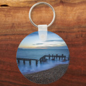 Twilight Sky Over Shoreline en Breakwater Sleutelhanger (Achterkant)