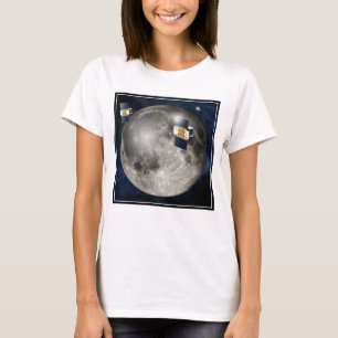 Twin Grail ruimtevaartuig in een baan om de maan. T-shirt