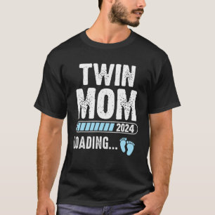 Twin Mom loading 2024 Grappige Baby Aankondiging B T-shirt