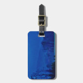 Twinkellichten in een blauw gebergte bagagelabel (Voorkant verticaal)