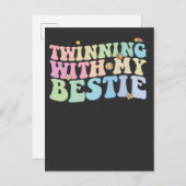 Twinning Met Mijn Bestie Groovy Retro Uitnodiging Briefkaart (Voorkant / Achterkant)