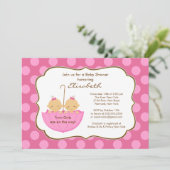 Twins Girls Umbrella Baby shower Invitation rose (Debout devant)