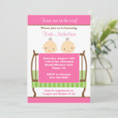 Twins in Pink Wieg Invitations Kaart (Staand voorkant)