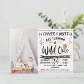 Twins Wild One Photo 1er Anniversaire Invitation (Debout devant)