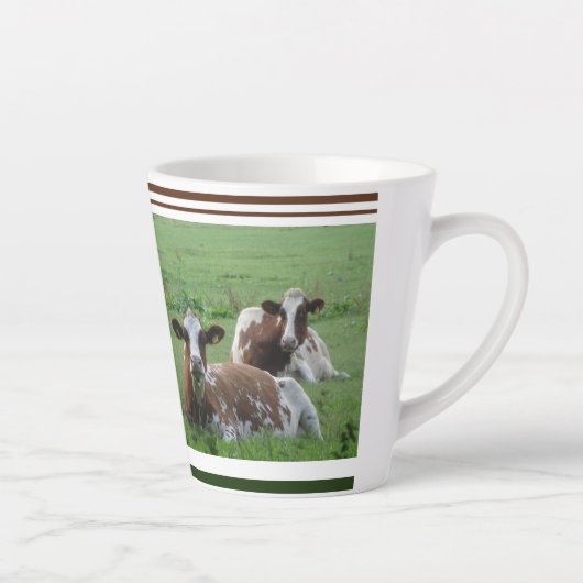 Two Cute White-Brown Cows Design Latte Mok (Rechts)