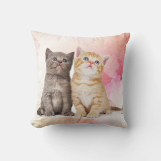 Two Young Cats Cute Grey Kitten en Yellow Kitten Kussen