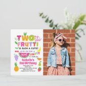 TWOtti Frutti 2e Invitation anniversaire avec phot (Debout devant)