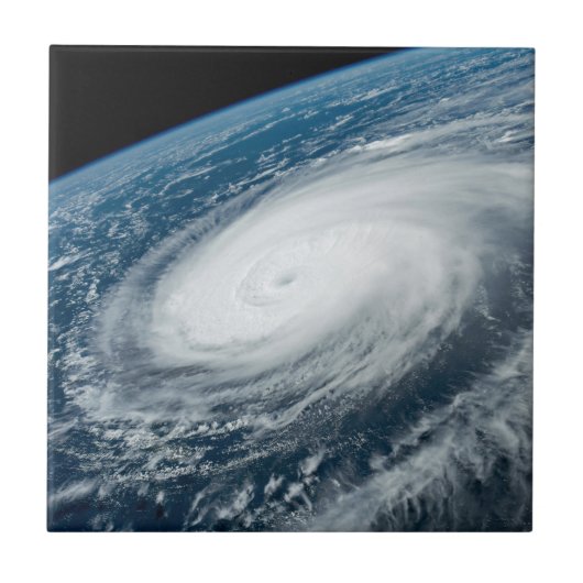 Tyfoon Hinnamnor. Tegeltje (Voorkant)