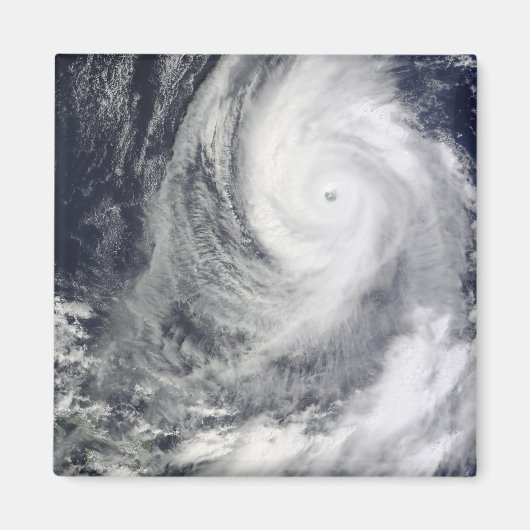 Tyfoon Lupit 2 Magneet (Voorkant)