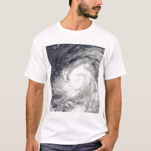 Tyfoon Lupit over de westerne Stille Oceaan T-shirt