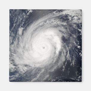 Tyfoon Sudal ten zuiden van Japan 2 Magneet