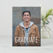 Type minimal moderne Photo Graduation Invitation (Debout devant)