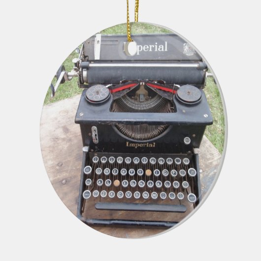 typefunctionaris keramisch ornament (Links)