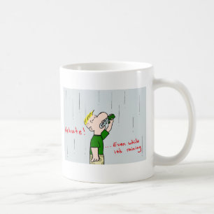 typerend marien korps hydrateren tijdens het regen koffiemok