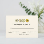 Typewriter Keys Bruiloft RSVP Kaartje (Staand voorkant)