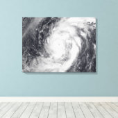 Typhoon Damrey in de westerne Stille Oceaan Canvas Afdruk (Insitu (Houten vloer))