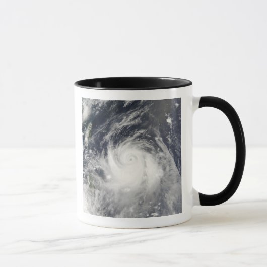 Typhoon Ewiniar Mok (Rechts)