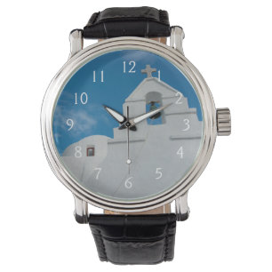 Typische witgekalkte kerk horloge