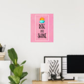 Typografie met zon en wolken stijgt en schittert poster (Thuiskantoor)