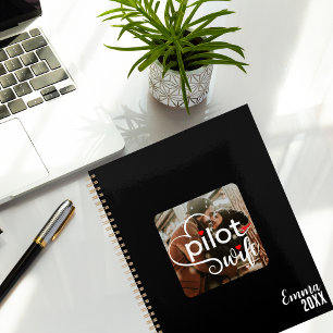 Typographie de la femme pilote et photo de l'avion