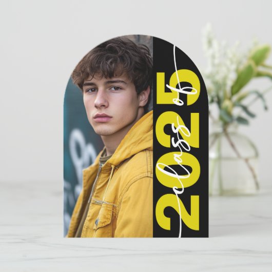 Typographie moderne Gras Arch Grad Faire-part (Debout devant)