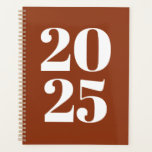 Typographie moderne terracotta personnalisé année<br><div class="desc">Teracotta minimaliste et typographie moderne blanche personnalisée simple élégant Planner. Texte serif blanc personnalisé, arrière - plan uni en terre cuite. Vous pouvez le personnaliser avec votre nom, initiales, monogramme, année, etc ou simplement supprimer le texte, et laisser le noir uni noir couleur noire.</div>