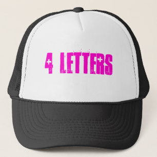 U4 marque avec des lettres le casquette