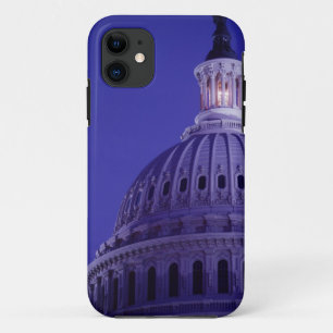 U.S Capitol bij schemering met licht in koepel aan iPhone 11 Hoesje
