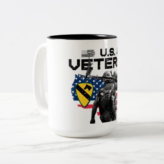 U.S. VETERAN - The First Team Mug (Devant gauche)