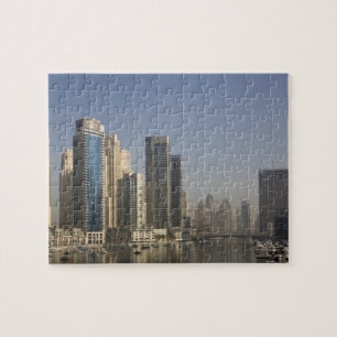 UAE, Dubai. Marina torens met boten voor anker. Legpuzzel