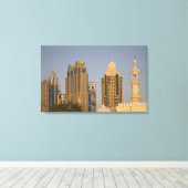 UAE, Dubai. Minaret moskee in Al Wasl, met Canvas Afdruk (Insitu (Houten vloer))