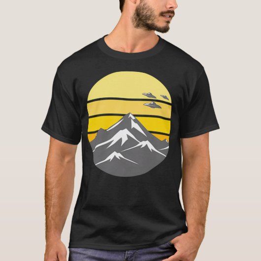 Ufo Above Moutains T-shirt (Voorkant)