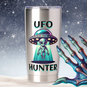 UFO Hunter Ai Art met UFO en Alien Geïsoleerde Drinkbeker