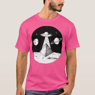 UFO ontvoert een piramide met sterren en planeten T-shirt