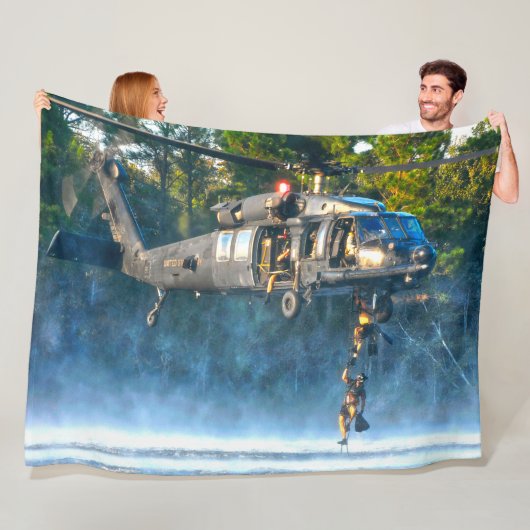 UH-60M ZWARTE HAWK FLEECE DEKEN (In situ)