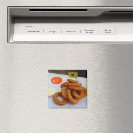 Uienringen met mayonaise en tomaat magneet (Insitu (Vaatwasser))