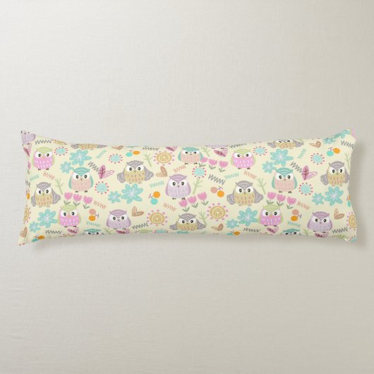 Uil pastel geel lichaamskussen (Voorkant)