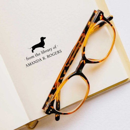 UIT DE BIBLIOTHEEK VAN EEN DAKSHONDLIEFHEBBER 	RUBBERSTEMPEL