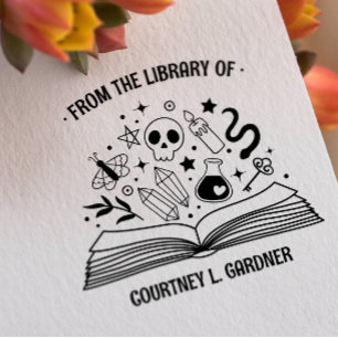 UIT DE BIBLIOTHEEK VAN JE NAAM TOVERBOEK 	RUBBERSTEMPEL