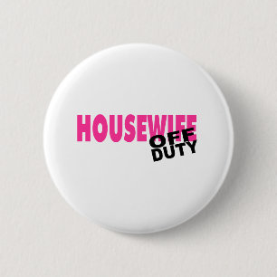 Uit dienst genomen huisvrouw (roze) ronde button 5,7 cm
