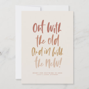 Uit met de oude moderne gelukkige nieuwjaarskaart feestdagenkaart