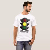 Uitdaging geaccepteerd verkeerslicht grappige rok t-shirt (Voorkant volledig)