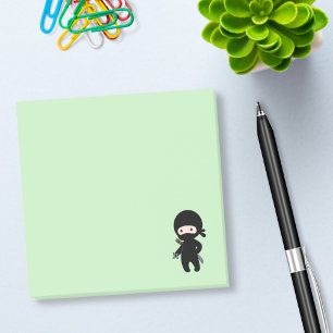 Uiterst kleine Holding Ninja die Ster op Groen Post-it® Notes