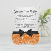 Uitnodiging Oranje Glittery Bow Graduy Party (Staand voorkant)